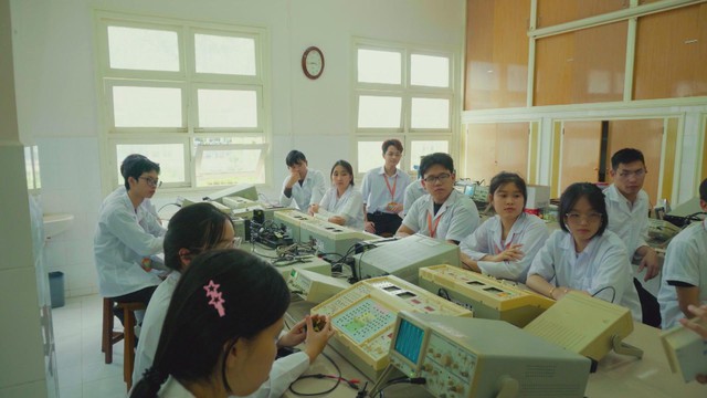 Thời sự trưa HTV ngày 18/3/2026 I Gameshow Kilowatt mùa 3 trở lại với nhiều đổi mới - Ảnh 3.