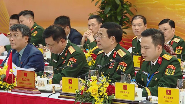 Bộ trưởng Bộ Quốc phòng Việt Nam hội đàm với Bộ trưởng Bộ Quốc phòng Trung Quốc - Ảnh 2.