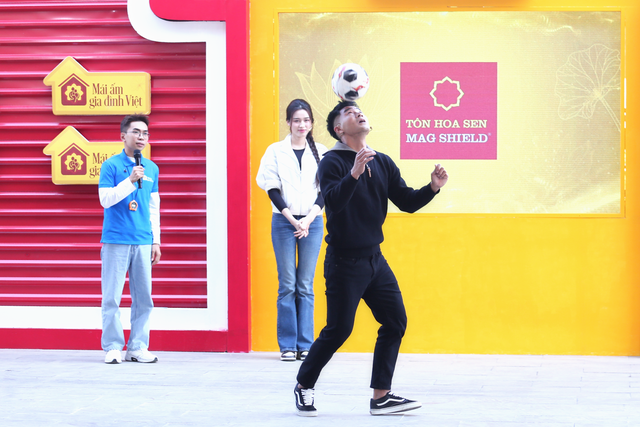 Minh Dự khóc nghẹn trong lần đầu làm MC "Mái ấm gia đình Việt" - Ảnh 1.