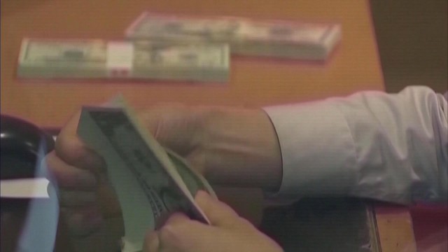 FED giữ nguyên lãi suất, chứng khoán Mỹ giảm điểm - Ảnh 1.