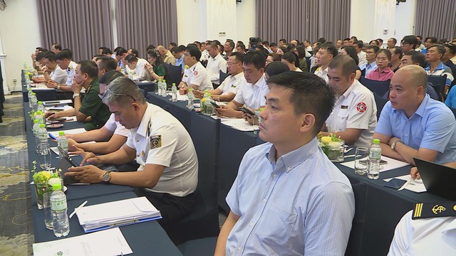 Hội nghị đối thoại, tuyên truyền pháp luật với doanh nghiệp hàng hải TP. Hồ Chí Minh - Ảnh 1.