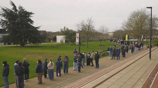 Anh ghi nhận thêm trường hợp viêm màng não- Ảnh 1.