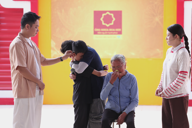 Xót xa khi bé Hoàng Tâm nói "Con chỉ là một đứa trẻ bất hạnh" - Mái ấm gia đình Việt - Ảnh 10.