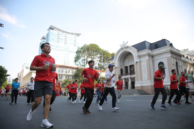 Hơn 6.000 người tham gia Ngày chạy Olympic tại TP. Hồ Chí Minh - Ảnh 1.