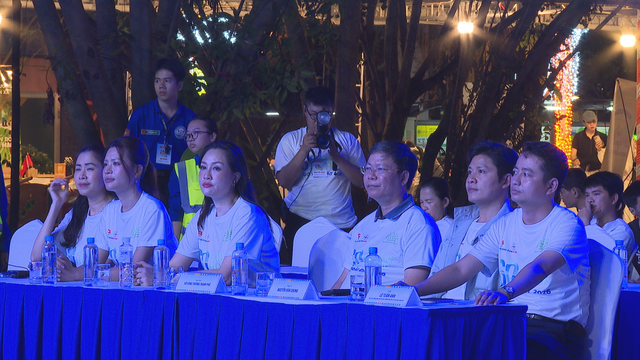 Giới trẻ TP. Hồ Chí Minh hưởng ứng Giờ Trái Đất bằng hành động thiết thực- Ảnh 2.