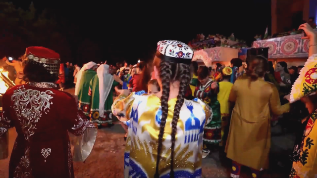 Tajikistan rộn ràng đón lễ hội mùa xuân Nowruz - Ảnh 1.