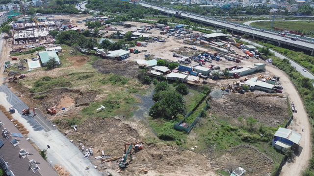TP. Hồ Chí Minh: “Đau đầu” vì bãi xe tự phát - Ảnh 1.