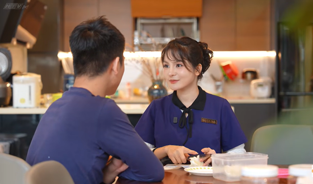 Người chung quanh ta: Bùi Ngọc Ánh - Làm cô giáo, làm mẹ và làm "nàng tiên cá" - Ảnh 1.