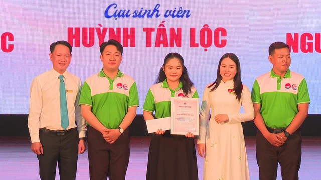 Tôn vinh vai trò công tác xã hội trong hệ thống an sinh tại TP. Hồ Chí Minh - Ảnh 5.