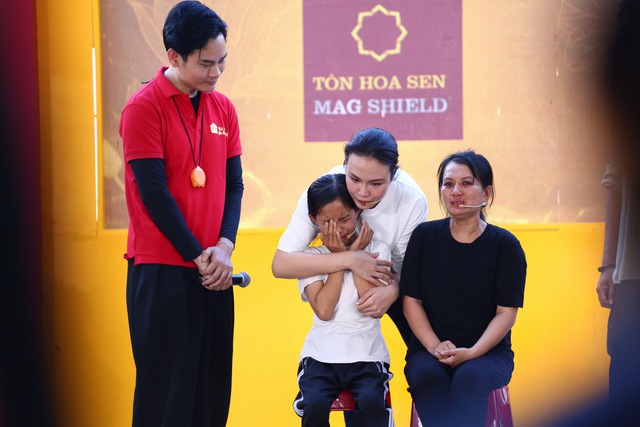 "Mái ấm gia đình Việt" trao hơn 1,5 tỉ đồng cho 18 hoàn cảnh khó khăn tại Đăk Lăk - Ảnh 9.