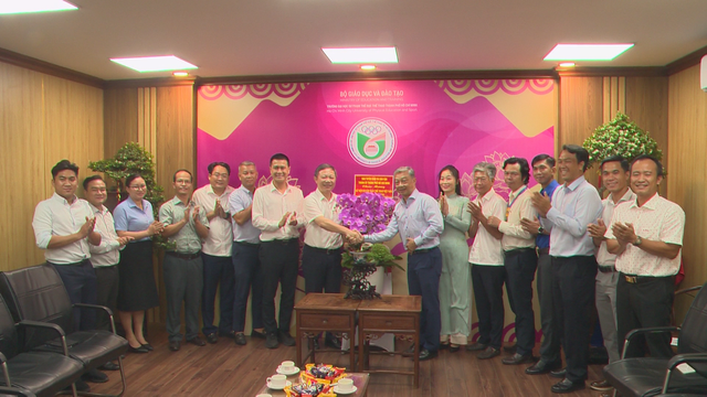 Lãnh đạo TP. Hồ Chí Minh thăm và chúc mừng nhân kỷ niệm 80 năm Ngày thể thao Việt Nam - Ảnh 3.