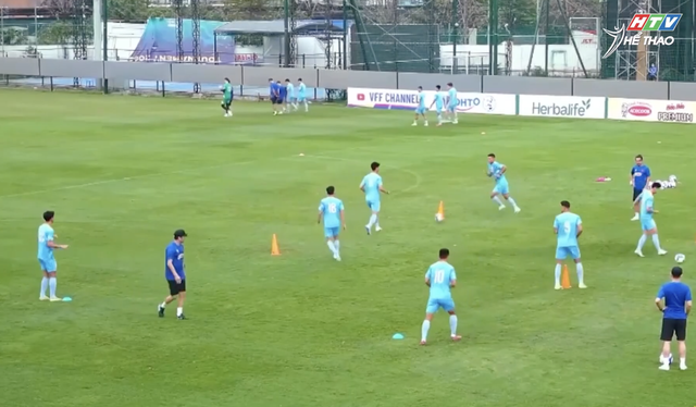 Đội tuyển Việt Nam tích cực rèn quân: Chờ đợi màn chào sân của các nhân tố nhập tịch - Ảnh 1.