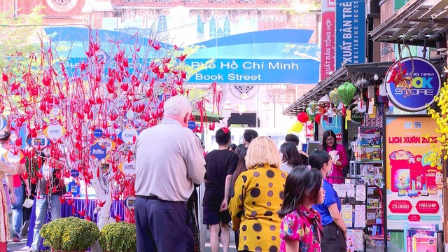 Đường Sách TP. Hồ Chí Minh: Doanh thu hơn 62 tỉ đồng, bước vào giai đoạn phát triển mới - Ảnh 4.