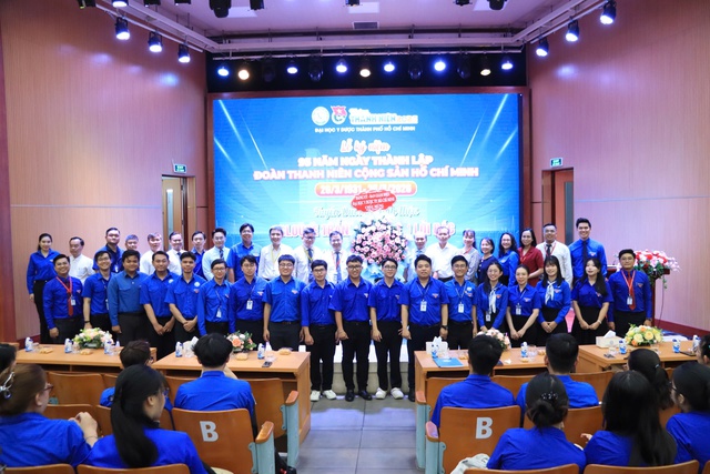 Đại học Y Dược TP. Hồ Chí Minh tuyên dương danh hiệu “Blouse trắng làm theo lời Bác” - Ảnh 1.