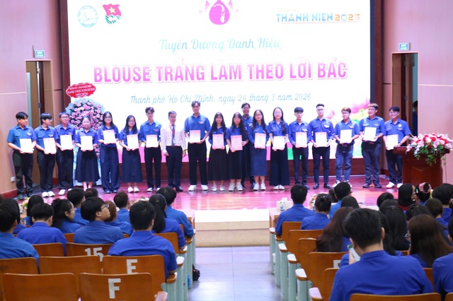 Đại học Y Dược TP. Hồ Chí Minh tuyên dương danh hiệu “Blouse trắng làm theo lời Bác” - Ảnh 2.