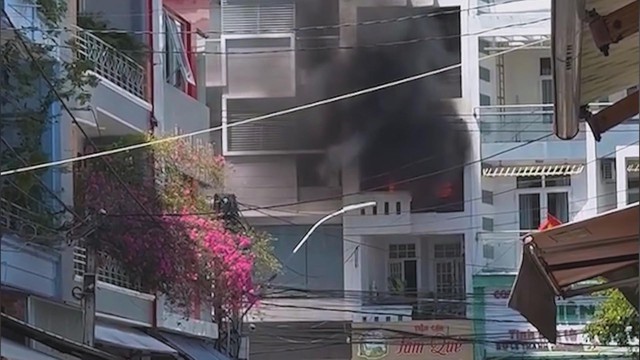 60 Giây ngày 27/3/2026 | TP. Hồ Chí Minh triệt phá đường dây buôn bán khí cười giao dịch hơn 10 tỉ đồng - Ảnh 3.