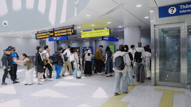 Trải nghiệm công nghệ Apple Express "không chạm" siêu tốc trên Metro số 1 - Ảnh 1.