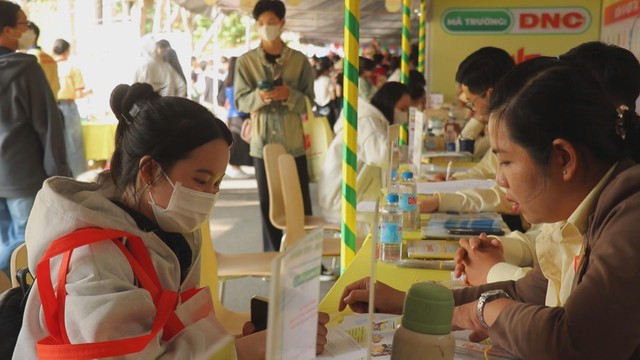 60 Giây ngày 28/3/2026 | Chọn ngành theo trend, vỡ mộng giảng đường - Ảnh 1.