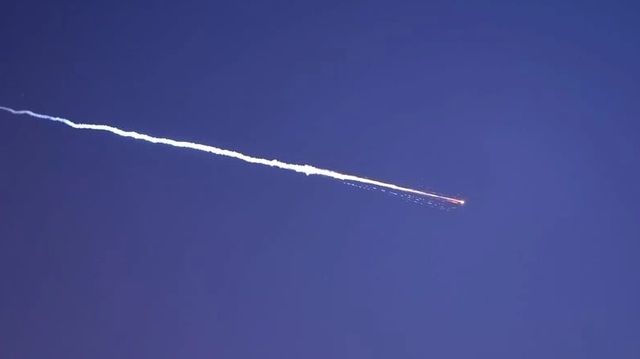 Ủng hộ Iran, phe Houthi phóng tên lửa vào Israel - Ảnh 1.