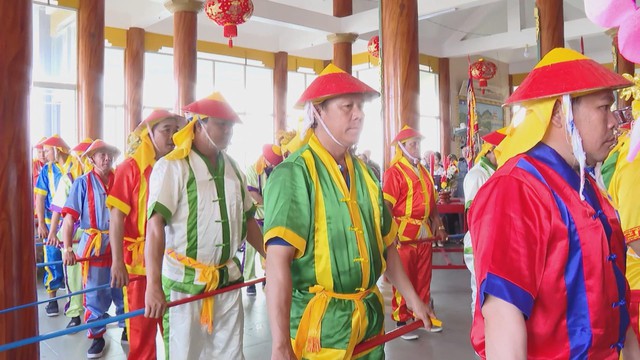 Lễ hội Dinh Cô Long Hải thu hút đông đảo du khách - Ảnh 1.