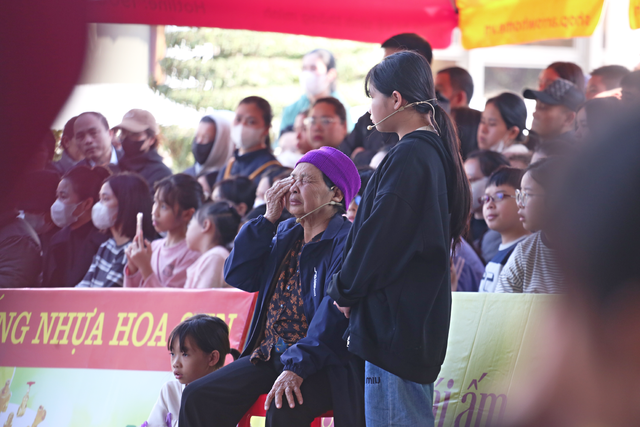 Mẹ bỏ đi, cha qua đời, chị em Yến Trang sống nhờ nội già yếu - Ảnh 4.