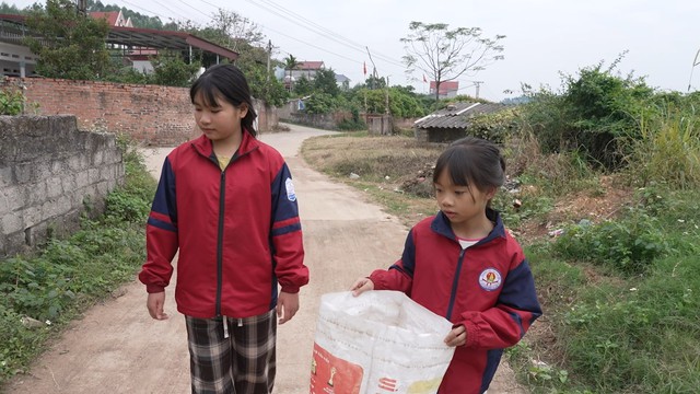 Mẹ bỏ đi, cha qua đời, chị em Yến Trang sống nhờ nội già yếu - Ảnh 3.