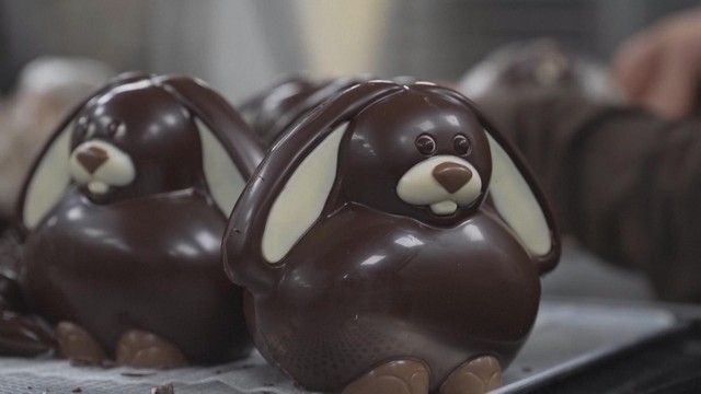 Cửa hàng sô-cô-la ở Đức tất bật chuẩn bị cho Lễ Phục Sinh - Ảnh 1.