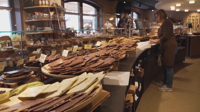 Cửa hàng sô-cô-la ở Đức tất bật chuẩn bị cho Lễ Phục Sinh - Ảnh 2.