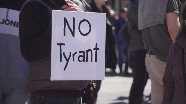 Phong trào "No King" diễn ra rộng khắp nước Mỹ- Ảnh 1.