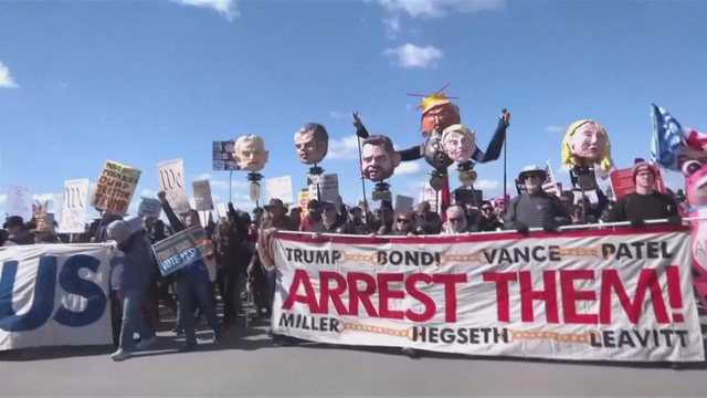 Phong trào "No King" diễn ra rộng khắp nước Mỹ- Ảnh 2.