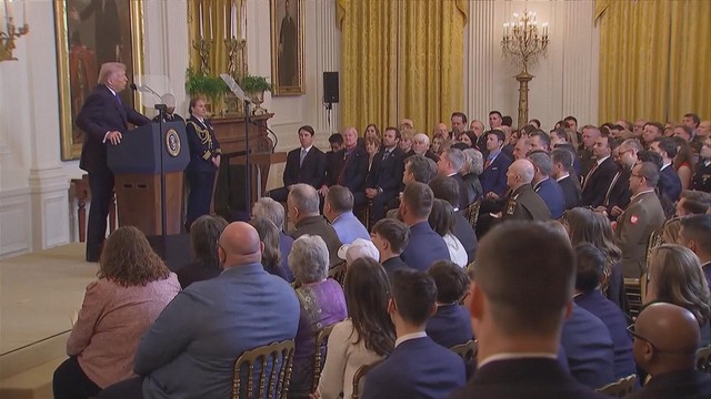 Mỹ: "Vẫn chưa tung ra những đòn nặng nhất" - Ảnh 1.