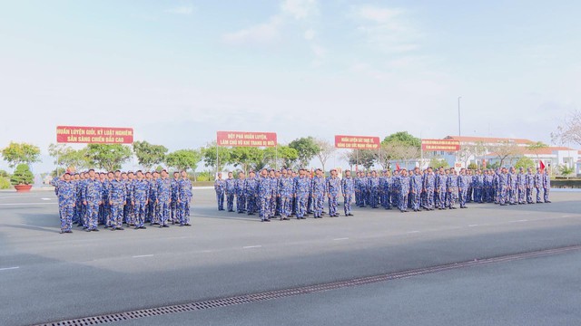 Lữ đoàn 167, Vùng 2 Hải quân ra quân huấn luyện năm 2026 - Ảnh 1.