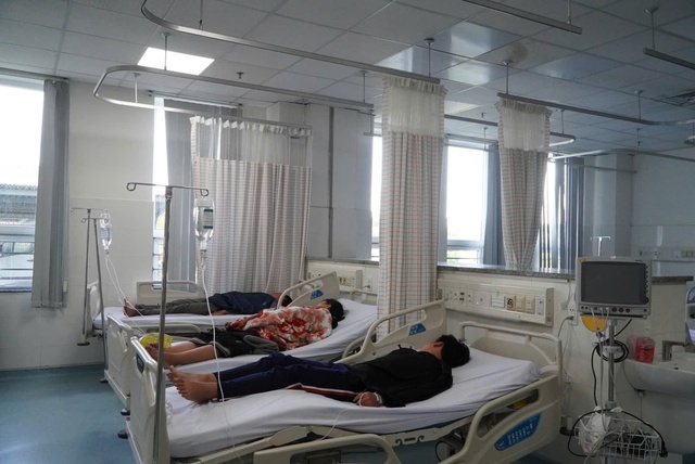 Nghi ngộ độc thực phẩm sau khi ăn bánh mì tại phường Vũng Tàu - Ảnh 2.