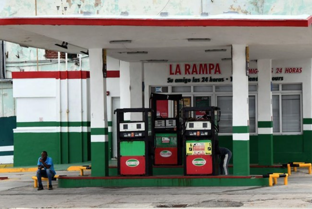 Mỹ cho phép một tàu dầu chở 650.000 thùng dầu của Nga tới Cuba - Ảnh 1.