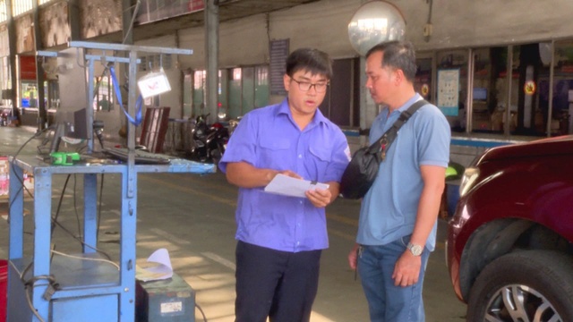 Các cơ sở đăng kiểm thông thoáng trong ngày thứ hai áp dụng quy trình kiểm định mới - Ảnh 2.