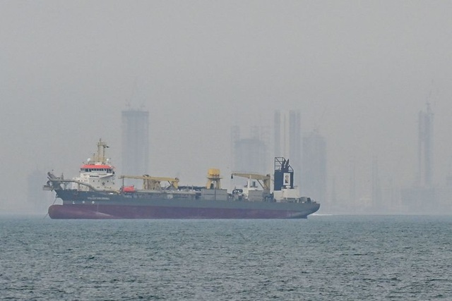 Tổng thống Donald Trump: Hải quân Mỹ có thể hộ tống tàu chở dầu qua Eo biển Hormuz - Ảnh 1.