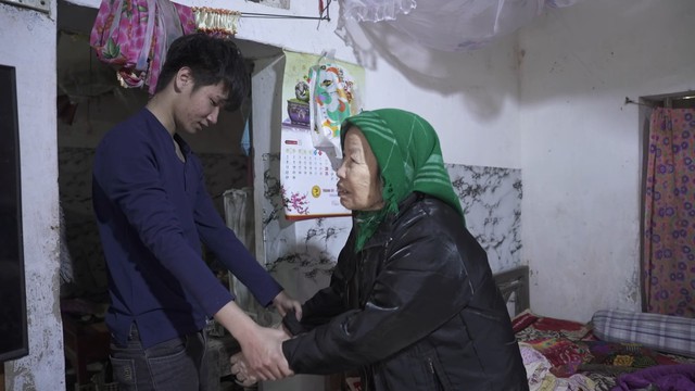 Tuổi 17, Bá Phát làm chỗ dựa cho mẹ và bà mù lòa - Mái ấm gia đình Việt- Ảnh 3.