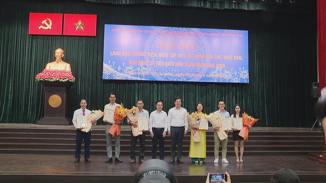 HTV đạt giải tập thể, 2 giải Ba và 1 giải Khuyến khích Giải thưởng báo chí viết về Nghị quyết số 57 - Ảnh 3.