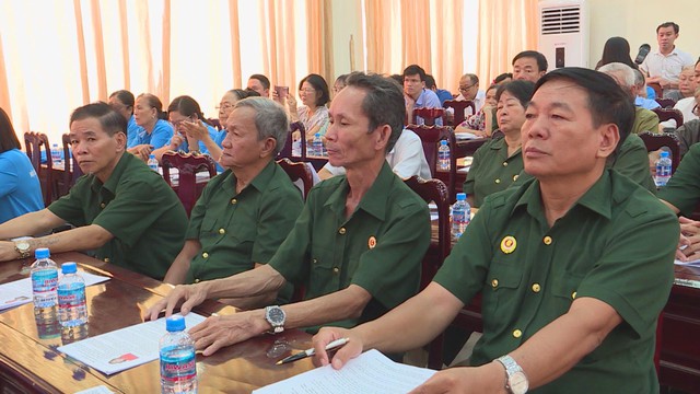 Ứng cử viên đại biểu Quốc hội khóa XVI và HĐND TP. Hồ Chí Minh tiếp xúc cử tri tại phường Phú An và Lái Thiêu - Ảnh 5.