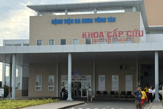 Ngộ độc khí clo, 18 người nhập viện điều trị ở TP. Hồ Chí Minh - Ảnh 1.