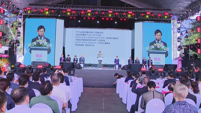 Khai mạc Lễ hội Việt – Nhật lần thứ 11: “Liên minh hoa anh đào – hoa sen” thắt chặt tình hữu nghị - Ảnh 2.