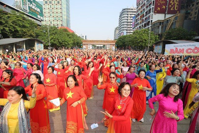 Lễ hội Áo dài TP. Hồ Chí Minh 2026: Hơn 50.000 người tham gia đồng diễn dân vũ - Ảnh 2.
