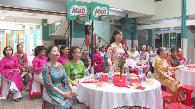 Phụ nữ phường Bình Thạnh ôn truyền thống 8/3, tìm hiểu ứng cử viên trước ngày bầu cử - Ảnh 2.