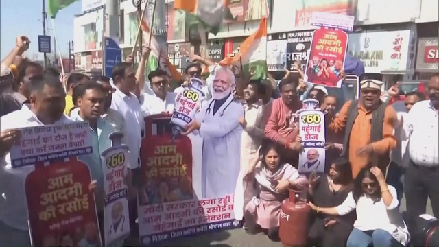 Giá ga tăng, dân Ấn Độ xuống đường biểu tình- Ảnh 2.