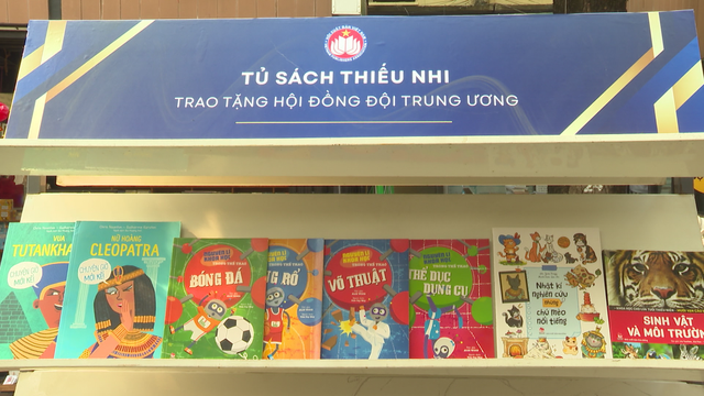 Trao tặng 2.000 cuốn sách thiếu nhi, lan tỏa văn hóa đọc đến thế hệ trẻ - Ảnh 5.
