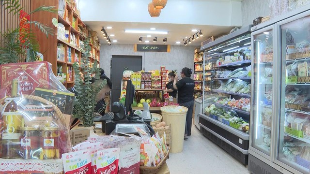 Nhiều hoạt động khuyến mãi kích cầu mua sắm dịp 8/3- Ảnh 1.