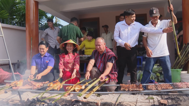 Sức sống văn hóa đồng bào dân tộc giữa lòng thành phố- Ảnh 10.