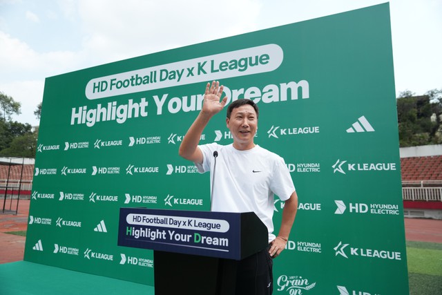 Ngày hội bóng đá HD tại TP.HCM: HLV Kim Sang Sik truyền cảm hứng cho cầu thủ nhí - Ảnh 7.