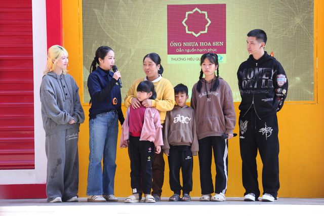 Mái ấm gia đình Việt: Cha sống thực vật, Hải Yến vừa đi học vừa phụ mẹ chăm cha - Ảnh 7.