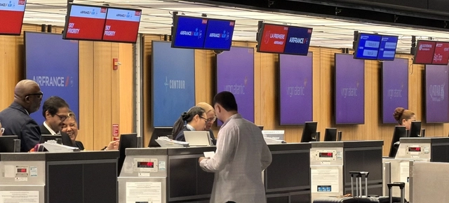 Hành khách “chốt” vé máy bay sớm dịp nghỉ lễ 30/4-1/5 - Ảnh 1.